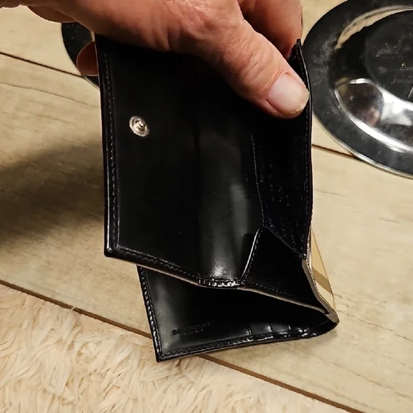 Burberry Classic Nova Check Small Wallet in Beige with Black Trim - Picture 4 of 8